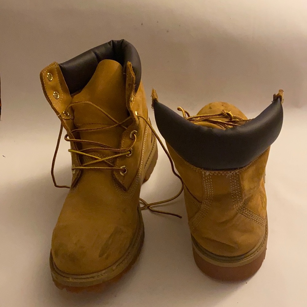 WOMEN'S TIMBERLAND® PREMIUM 6-INCH WATERPROOF BOOTS SIZE 7
$170.00 Retail